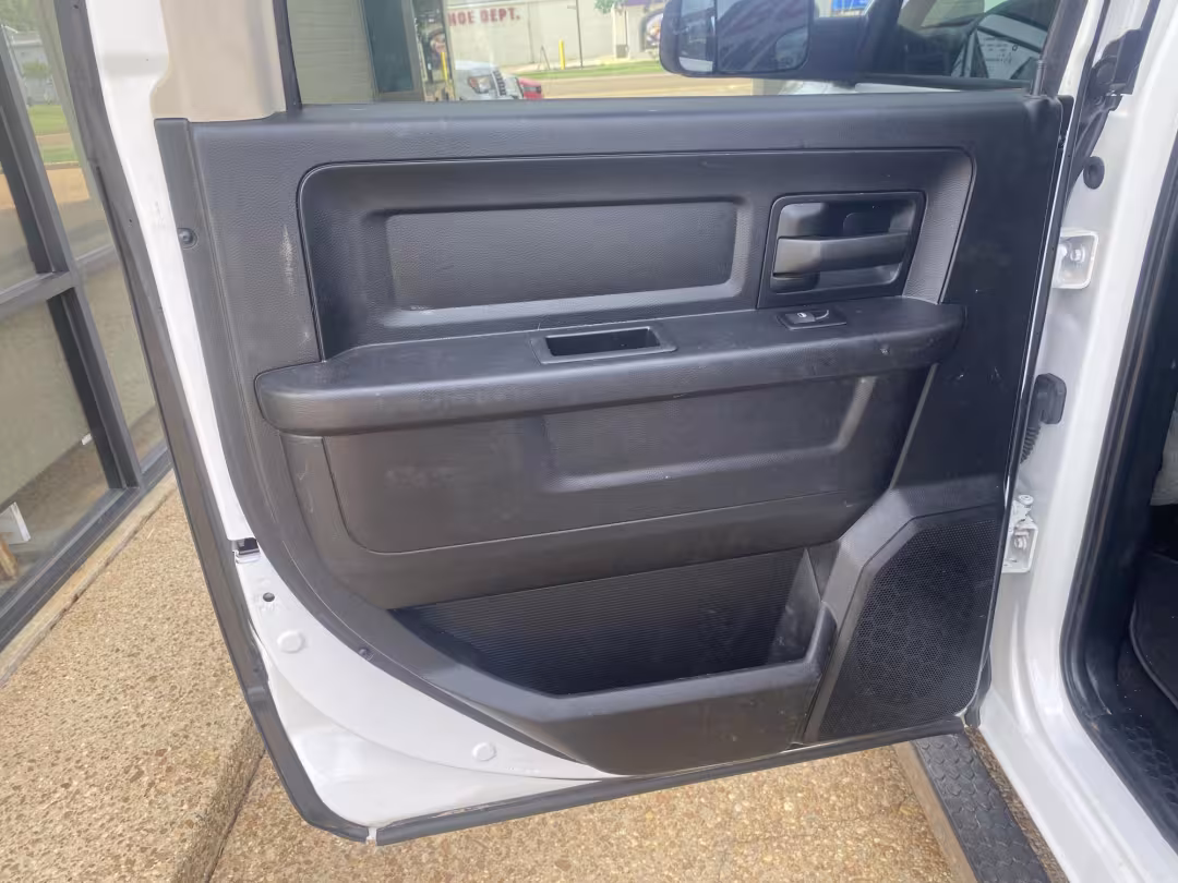 2016 Ram 1500 - 1C6RR7KT0GS102191 - Image #13